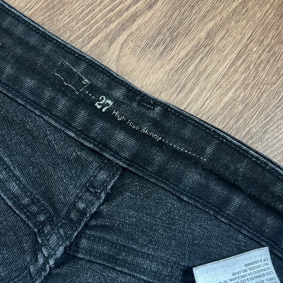 Levi’s High Rise Skinny - Picture 2 of 3